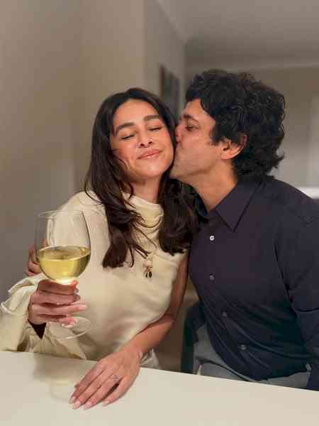 Farhan Akhtar marks 4 years of marital bliss with the woman 'who makes everything feel better'