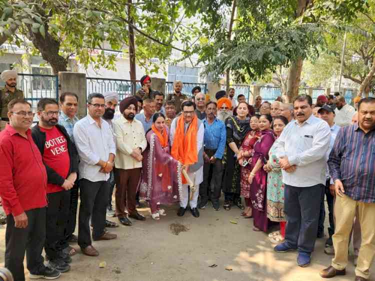 MLA Bagga kick starts Rs 20.49 lakh project to establish 'Cricket Joy Box' in Guru Nanak Pura
