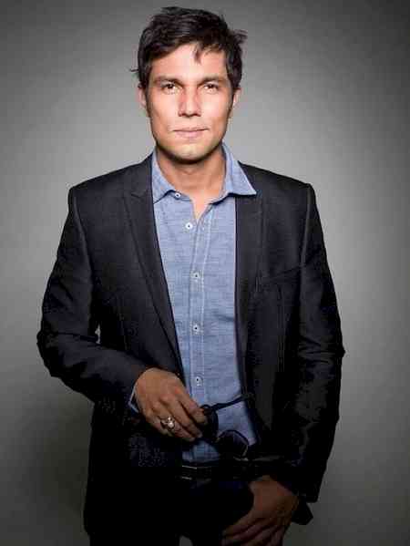 Randeep Hooda flaunts his clean-shaven look in throwback pics, asks 'shall do it again?'