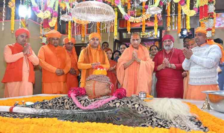 The three-day annual fair at Baba Mastnath Math begins with a large number of devotees flocking to the temple for darshan