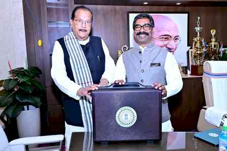 Jharkhand presents Rs 1.58 lakh crore Budget, flags Rs 16,000 crore shortfall from Centre