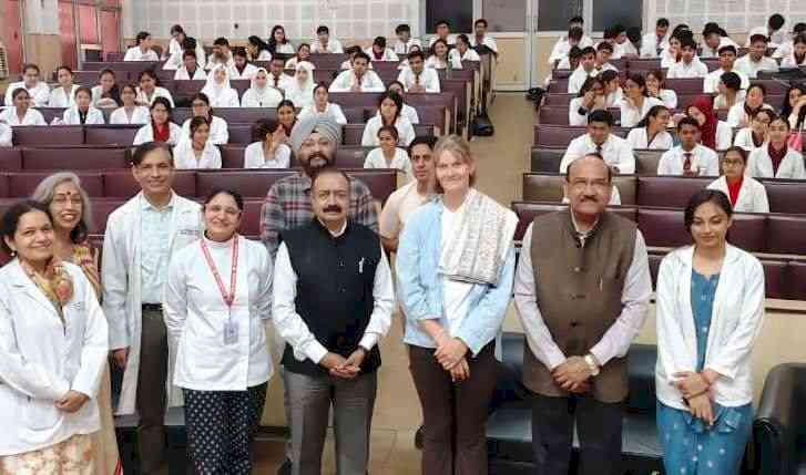 International Yoga Teacher Amy inspires students to adopt a healthy lifestyle at the UHRS