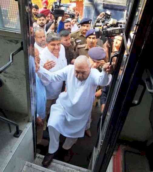 Congress stages strong protest against changes to MNREGA; Police detains congress leaders including former CM Hooda