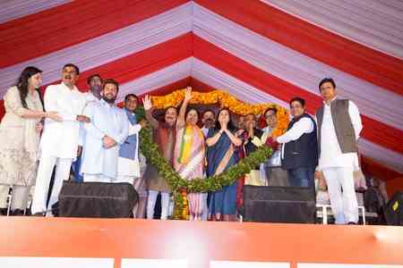 Delhi CM, city BJP chief highlight govt’s achievements