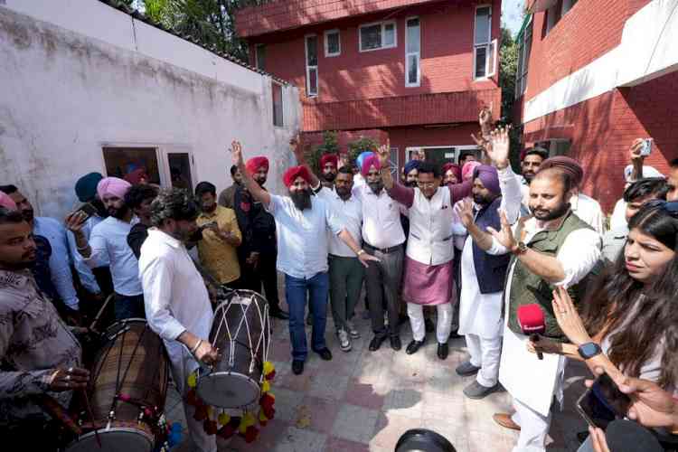 AAP Punjab Celebrates Court's Verdict in Favour of Arvind Kejriwal and AAP Leaders with Festive Fervour in Chandigarh