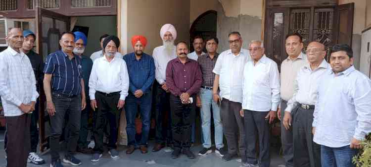 Rajguru Nagar Residents Tell Dewan: Crime Rising, Development Missing, Drugs Rampant