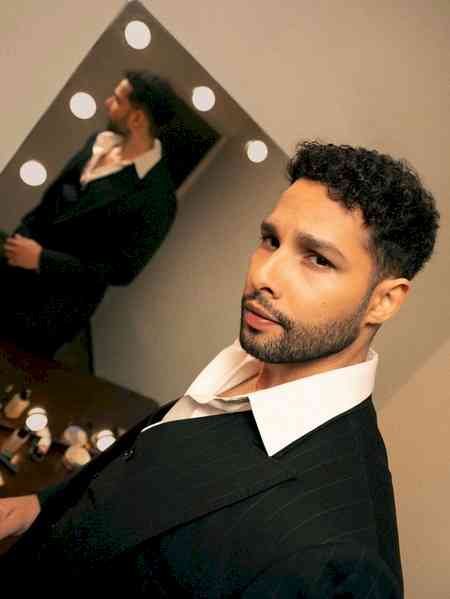 Siddhant Chaturvedi recalls fond childhood stage memories as he performs at 24th Zee Cine Awards