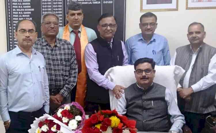 प्रो. राजीव कुमार ने संभाला सीडीओई के निदेशक का कार्यभार