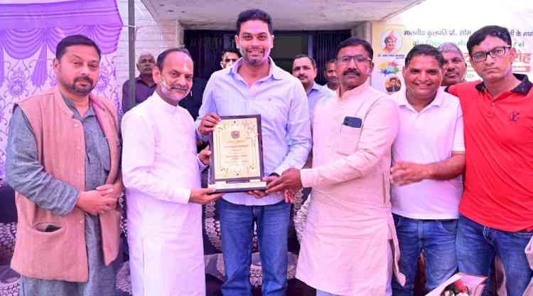 एमडीयू के गैर शिक्षक कर्मचारियों ने मनाया होली का त्योहार