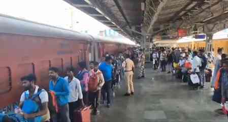 Indian Railways clears Holi rush on war footing