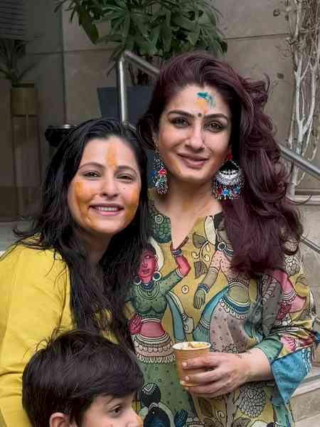 Raveena Tandon dances her heart out on Dhol during Holi celebration 