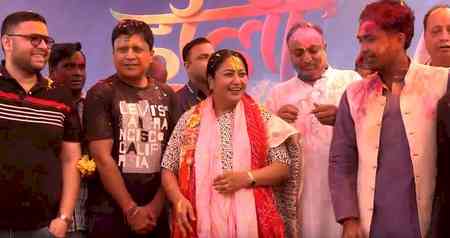 Delhi CM Rekha Gupta celebrates Holi at her residence, extends greetings to citizens