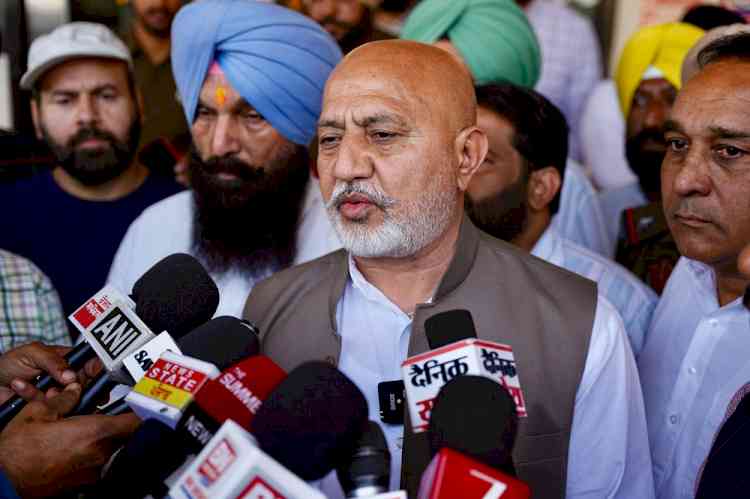 AAP Punjab Media Head Baltej Pannu meets injured anti-drug crusader at Ludhiana