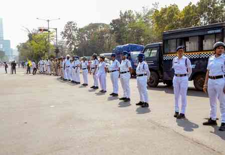 Alert Kolkata cops arrest over 300 during Dol Yatra for indecent behaviour, drunkenness