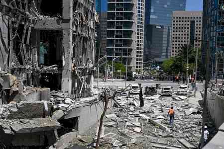 US begins charter flights from Middle East amid cronflict