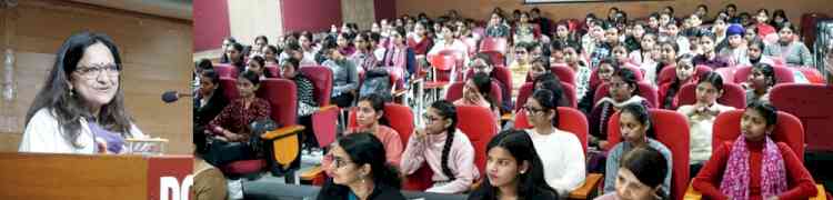 दोआबा कॉलेज में हार्मोनल हैल्थ पर सैमीनार आयोजित