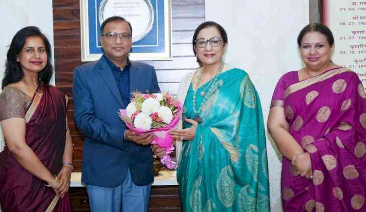 Research and Innovation Take Centre Stage at KMV during an Expert Visit