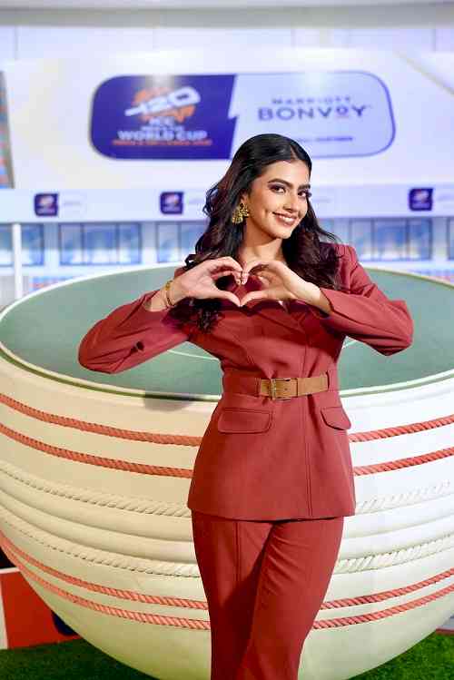 Kashika Kapoor Radiates ‘Boss Energy’ in a Power Pantsuit 