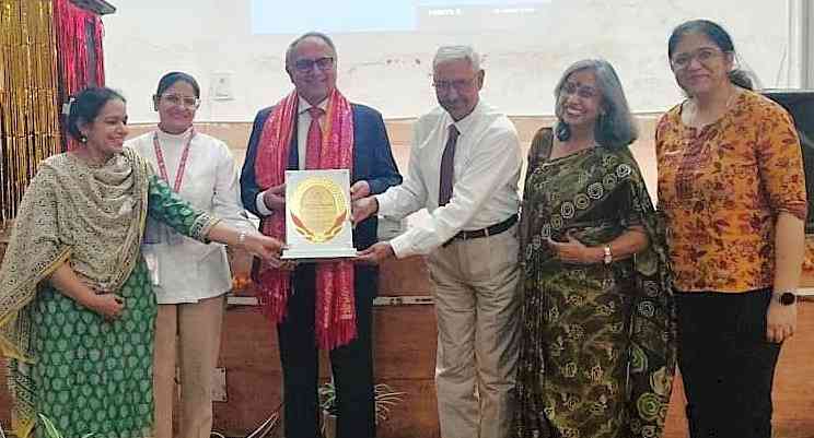 डेंटल सर्जनों के लिए कौशल वृद्धि और रोजगार अवसरों पर शैक्षणिक कार्यक्रम आयोजित