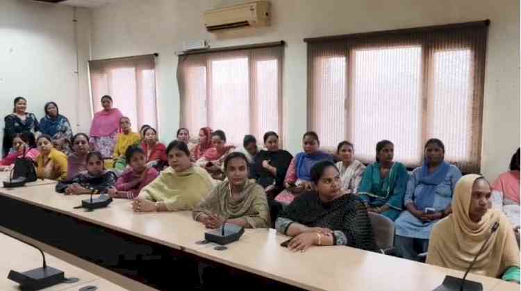 Cabinet Minister Tarunpreet Singh Sond honours 100 women entrepreneurs in Khanna