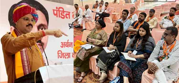 किसानों, गरीबों, महिलाओं व युवाओं के जीवन को बेहतर बनाने के लिए ऐतिहासिक कार्य कर रही केंद्र व राज्य सरकारः डॉ. वीरेंद्र सिंह चौहान