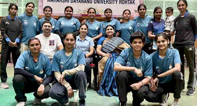 नॉर्थ जोन इंटर यूनिवर्सिटी टूर्नामेंट में भाग लेने एमडीयू महिला टीम रवाना