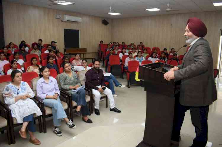 Lyallpur Khalsa College organizes Special Lecture on Opportunities and Challenges in Clinical Practice of Physiotherapy