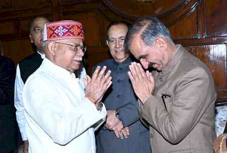 Himachal CM accords warm send-off to Guv Shukla