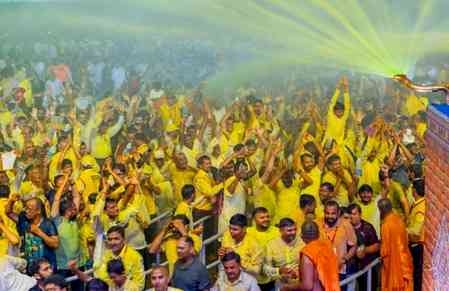 Thousands join Rangotsav celebrations at BAPS Mandir in Gujarat’s Sarangpur