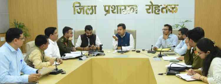 प्रतिबंधित दवाओं को लेकर उपायुक्त सचिन गुप्ता ने नियमित छापेमारी करने के निर्देश दिए