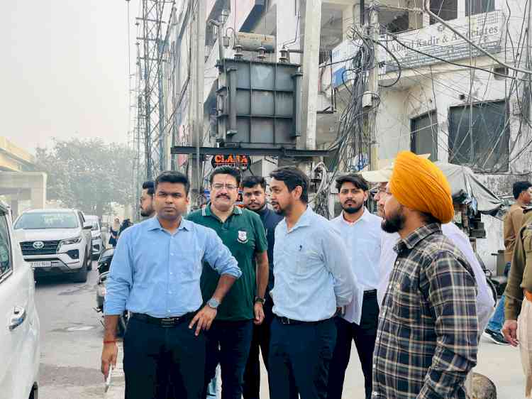 DC conducts whirlwind inspection of NHAI and PWD road projects