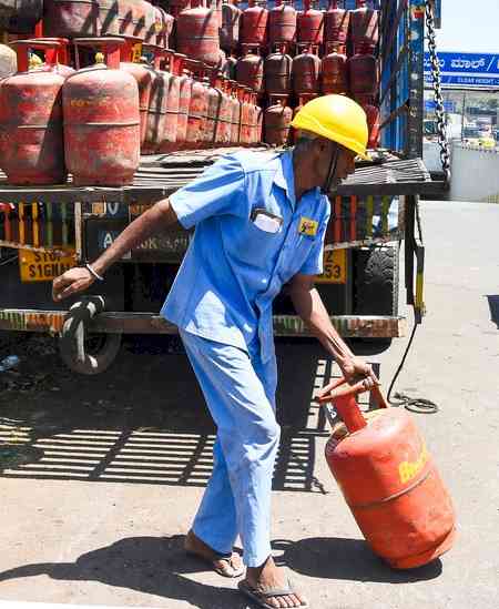 Karnataka Dy CM Shivakumar slams Centre over gas cylinder shortage, Union Minister cites global conflicts