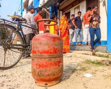 Govt invokes Essential Commodities Act to ensure uninterrupted LPG supply