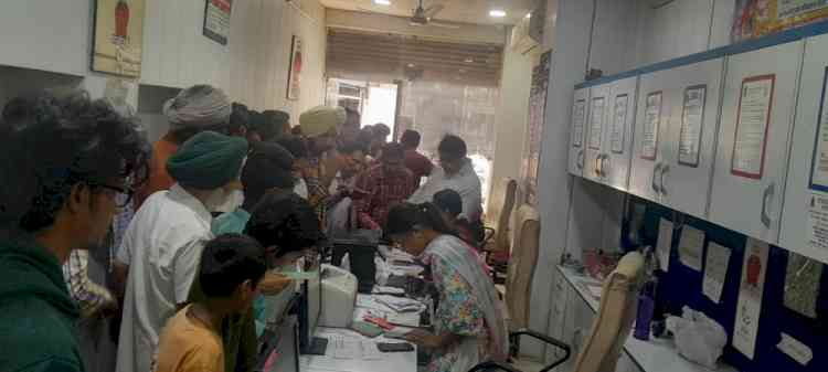 Rush for LPG bookings amid rumours; Officials say no shortage in district