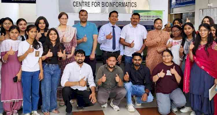 विद्यार्थियों को बी क्रिएटिव, बी इनोवेटिव का मंत्र दिया सुनित मुखर्जी ने