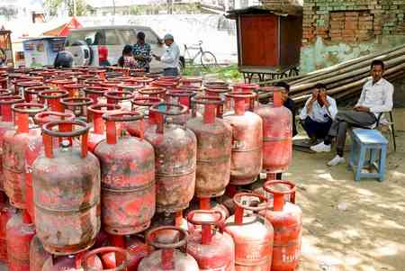 MP: Black marketing of LPG cylinders busted in Bhopal’s Gandhi Nagar