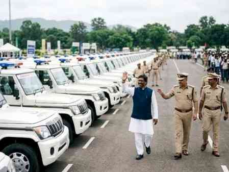 Jharkhand CM flags off 1,485 police vehicles, lays foundation for 12 high-tech police stations