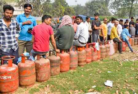 Maha govt sets up control rooms to keep LPG cylinder supply smooth
