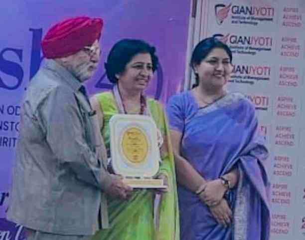 Principal Prof. Sudha Katyal Honoured with Prestigious Excellence Award