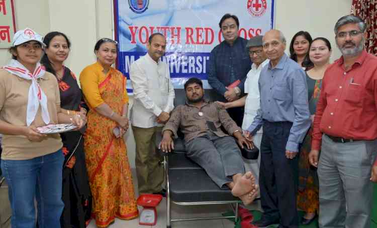 राज्यपाल के जन्मदिन पर आयोजित रक्तदान शिविर में 64 यूनिट रक्त एकत्रित