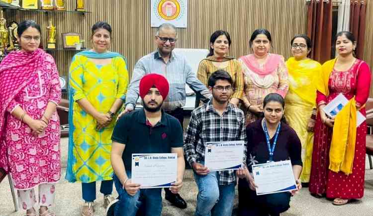 इंटर कालेज पावर पॉइंट प्रेजेंटेशन प्रतियोगिता में रुचिका ने बाजी मारी