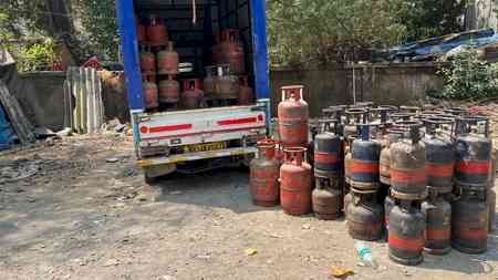 Gas cylinder black marketing op busted in Mumbai; stock seized in Worli raid