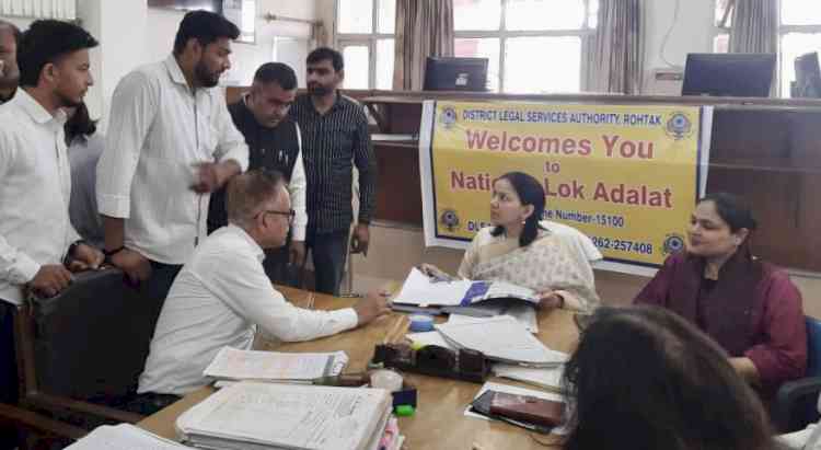 रोहतक में राष्ट्रीय लोक अदालत में 27,428 मामलों का हुआ निपटारा