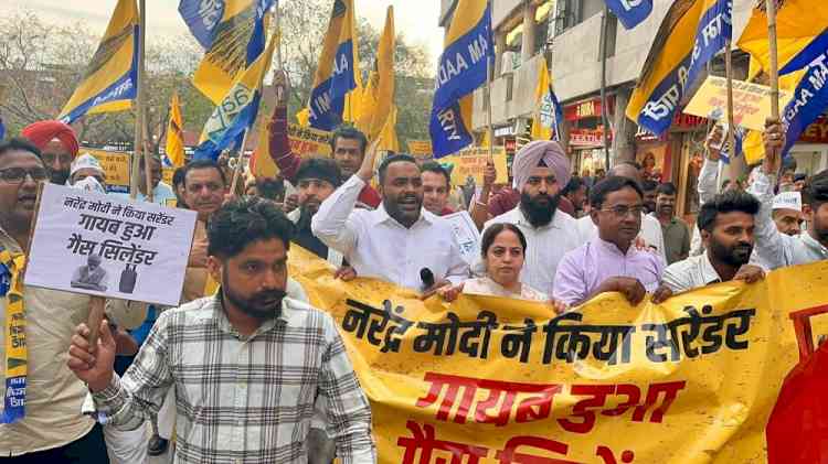 Modi Surrenders, Gas Cylinder Disappears!