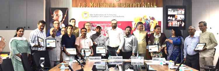 GHMC Commissioner R.V. Karnan Presents Prizes to Winners of Traffic Junction Jewels Photo Contest