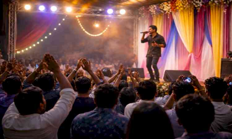 Bihar: Police launch probe into viral video of singer-dancer stage altercation