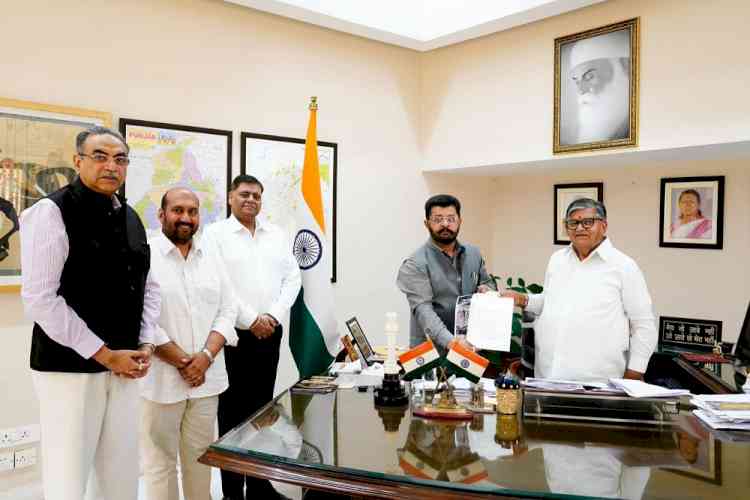 Tandon urges UT Administrator Gulab Chand Kataria to expedite action on pending demands of Laghu Udyog including FAR increase