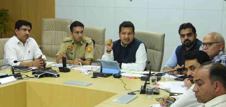 Adequate Domestic LPG Available in Rohtak; Citizens Advised Not to Panic Book: DC Sachin Gupta