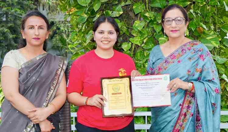 KMV’s student bags First Prize at National Conference on Climate Change organised by Guru Nanak Dev University, Amritsar 