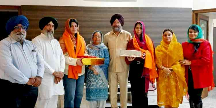 Benipal sisters bring glory to the community by conquering Mount Kilimanjaro (Uhuru Peak) - Saluja